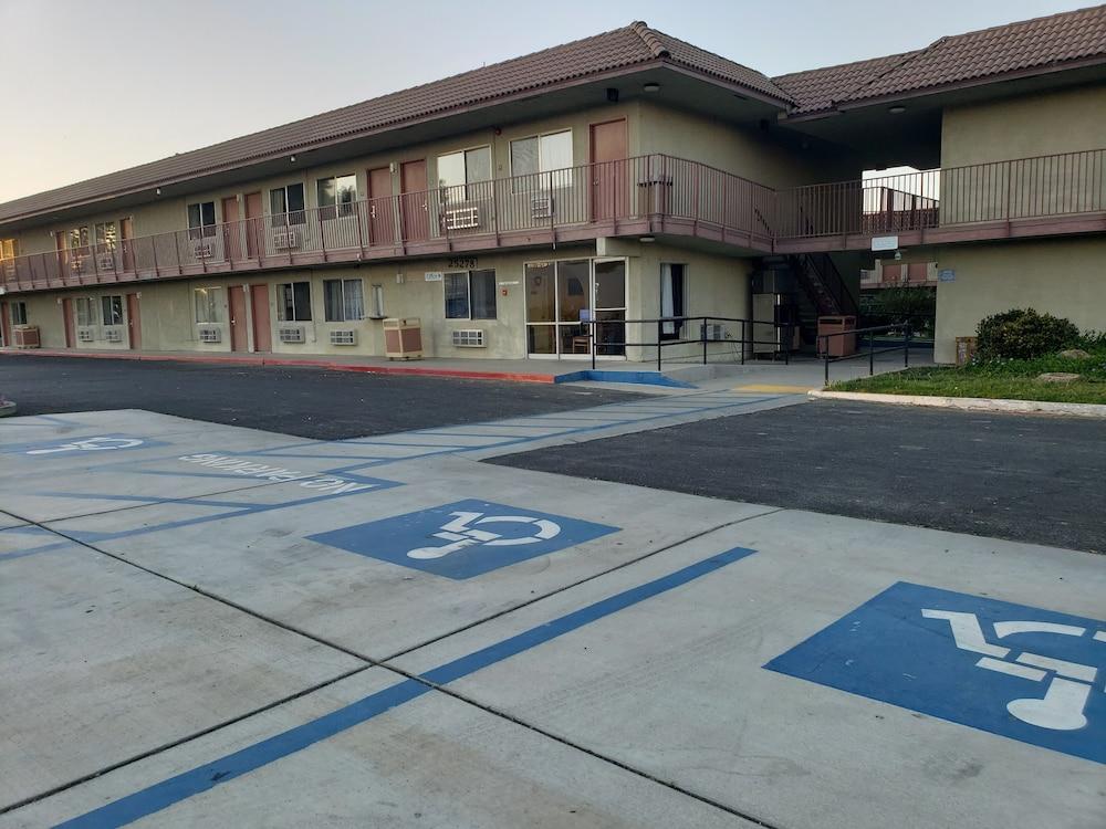 Baymont By Wyndham Coalinga Villa Екстериор снимка