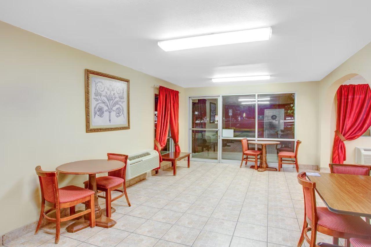 Baymont By Wyndham Coalinga Villa Екстериор снимка