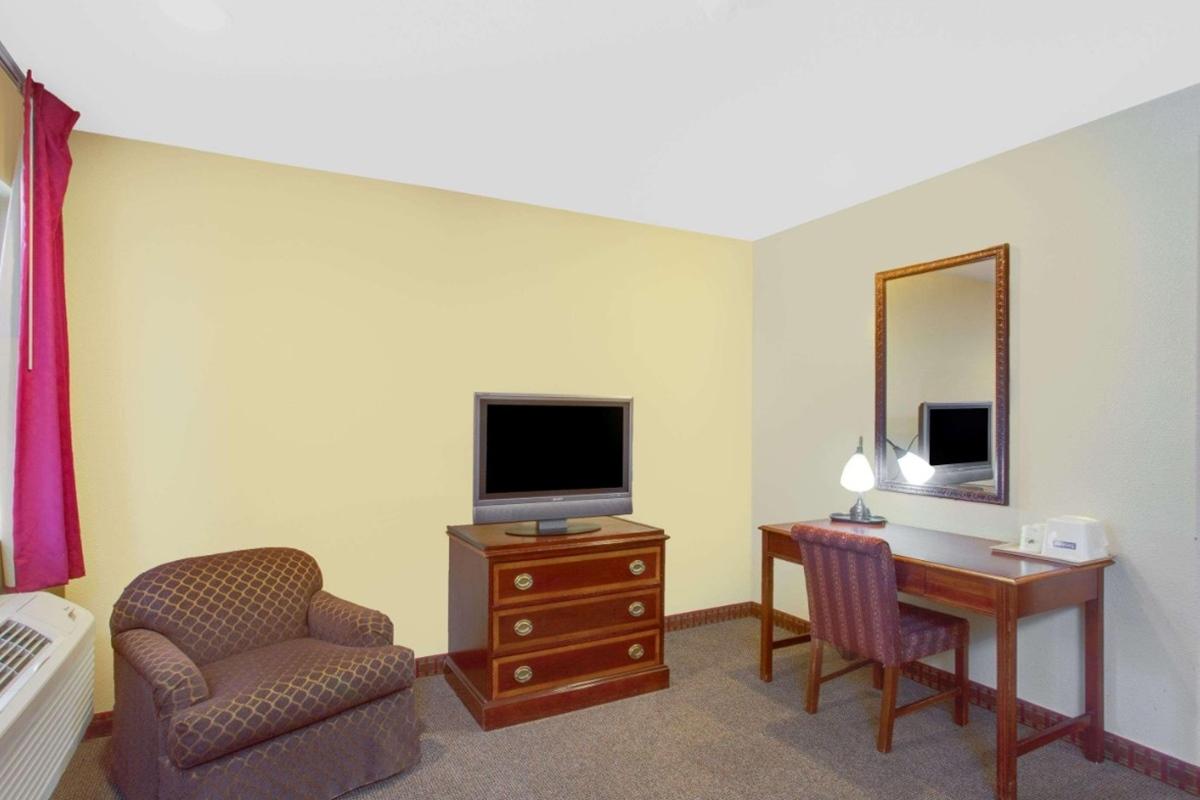 Baymont By Wyndham Coalinga Villa Екстериор снимка