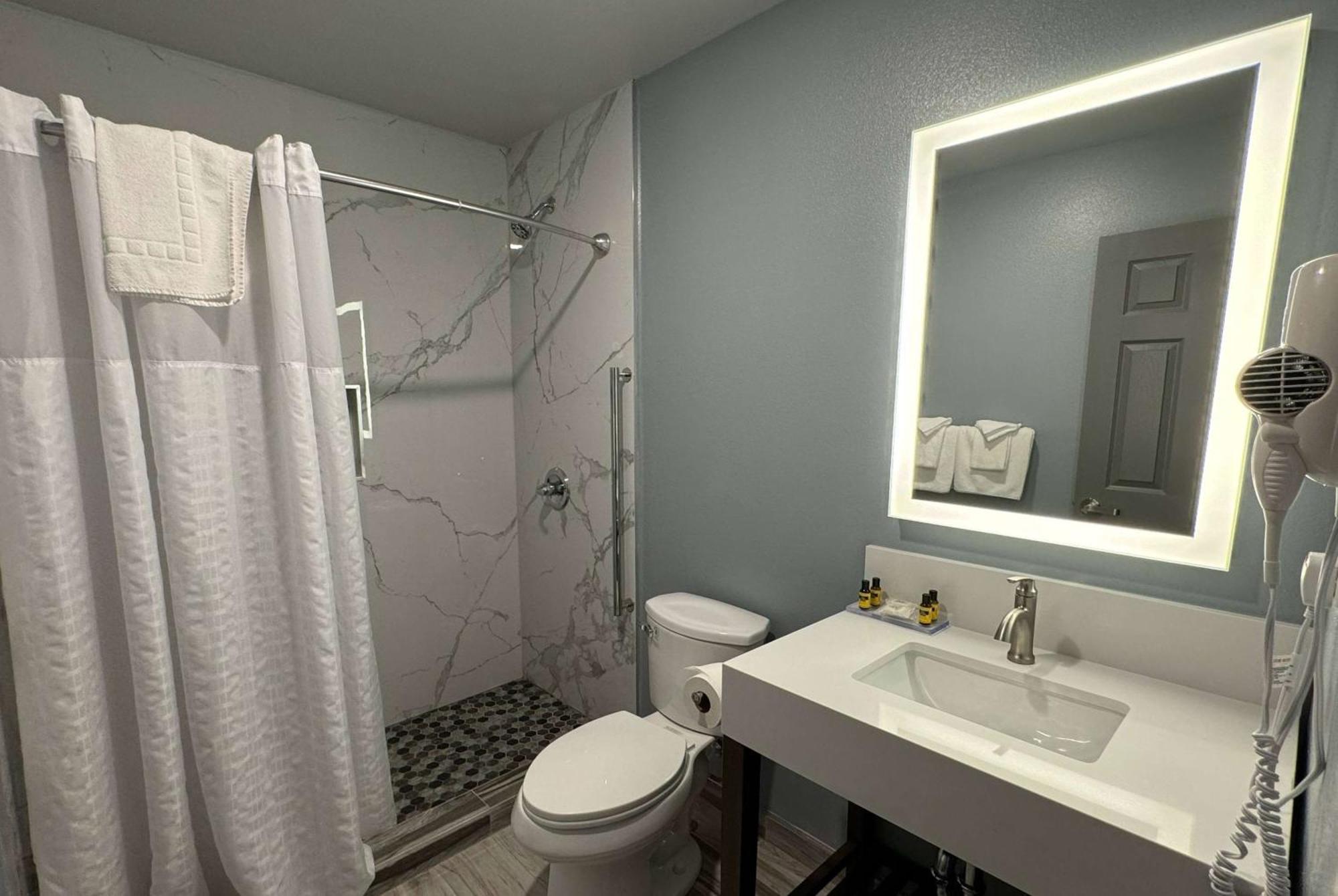 Baymont By Wyndham Coalinga Villa Екстериор снимка