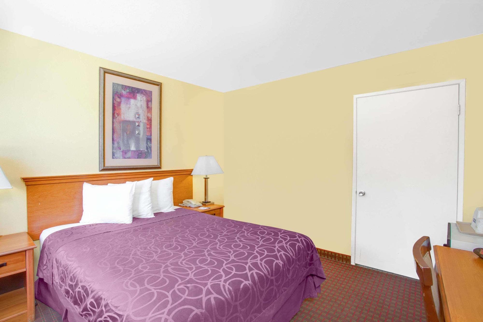 Baymont By Wyndham Coalinga Villa Екстериор снимка